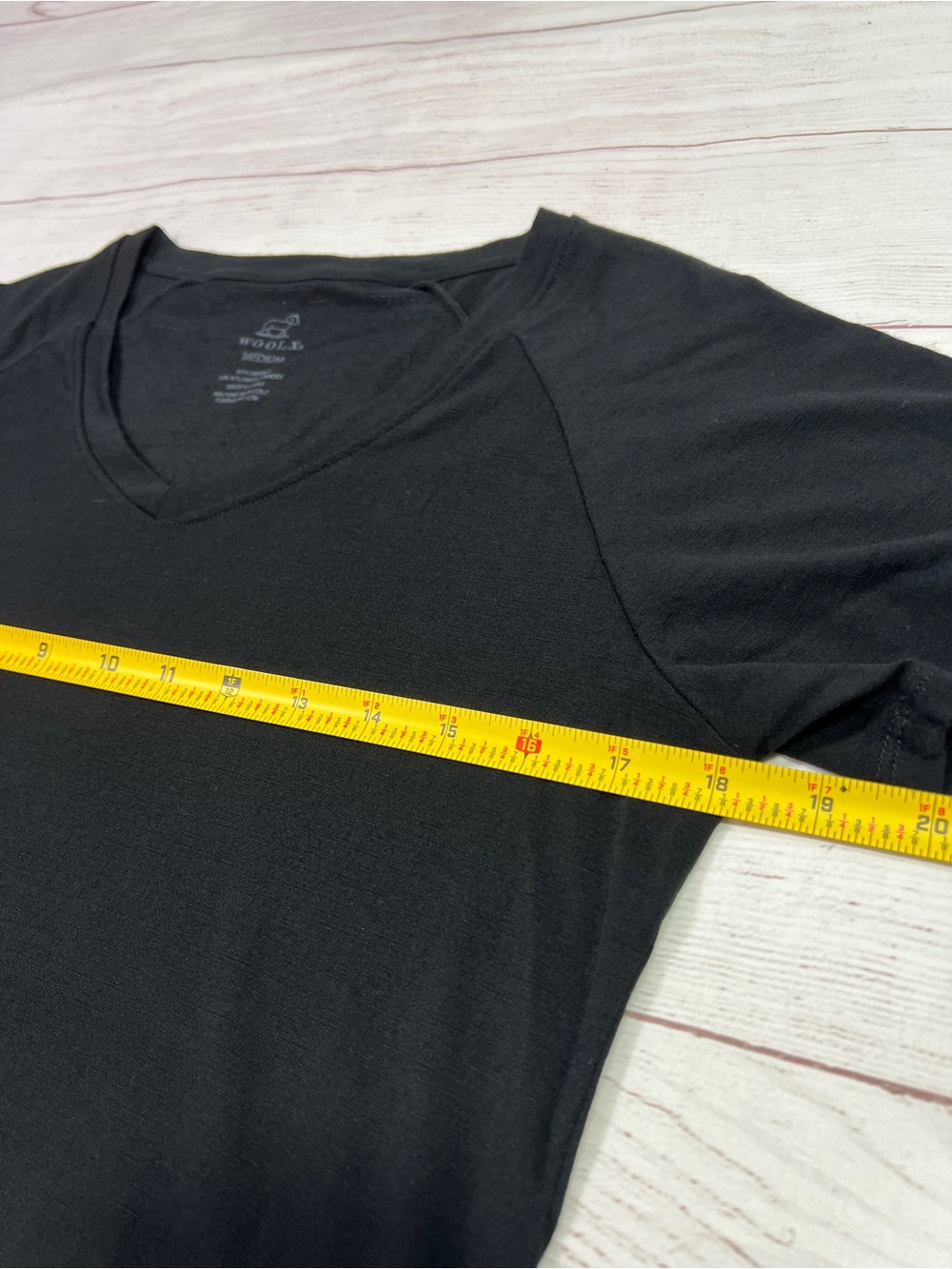 Woolx Mia Merino Wool V-Neck Tee - Medium - black lightweight short sleeve EUC - Picture 9 of 9
